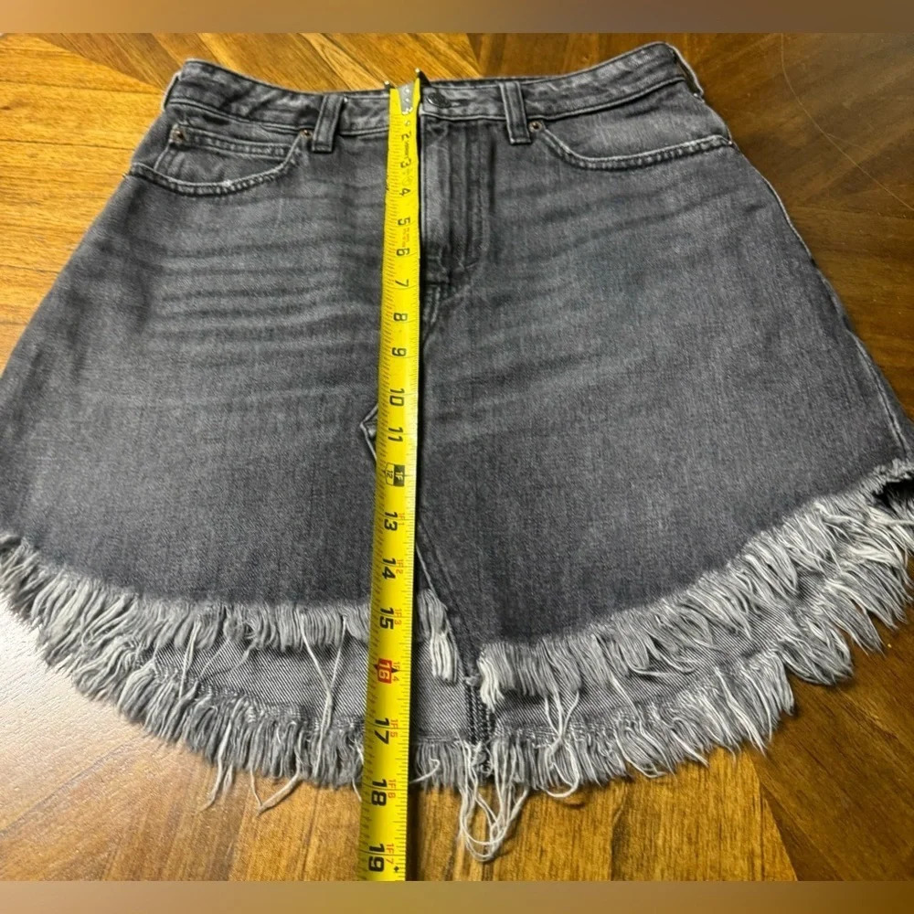 Free People Bailey Frayed Denim Mini Skirt Black Wash Boho Size 27 - Picture 4 of 7